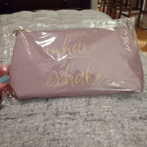 NWT Young Living Essential Oil Pink Inhale Exhale Purse - Picture 1 of 4